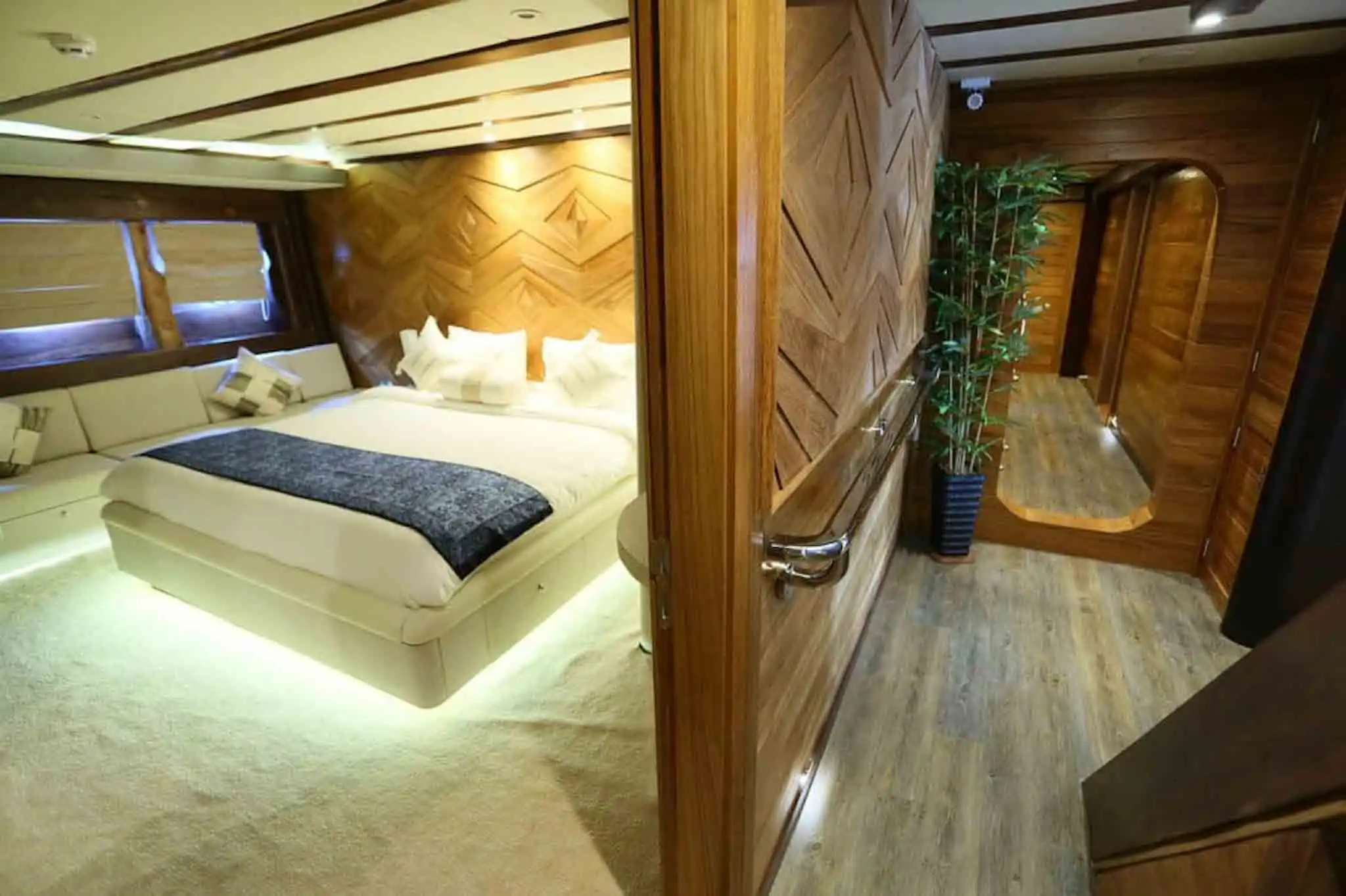 sewa kapal lamima liveaboard