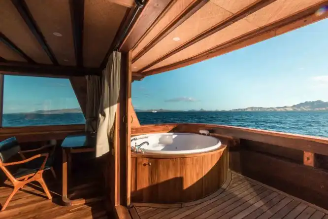 magia 2 liveaboard