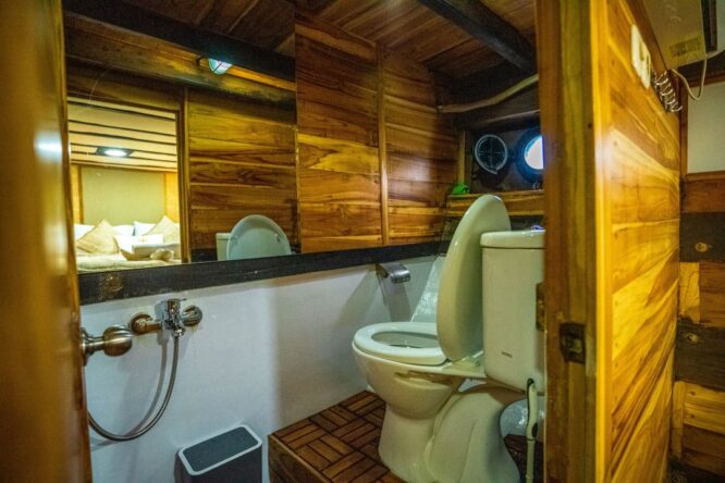 sewa kapal phinisi navila private cabin 3 5